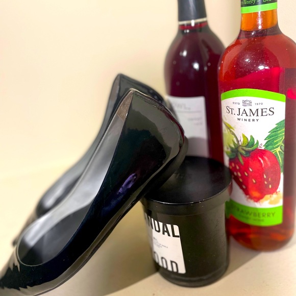 Mia Brand Flat Shoe With Normal Wear and Tear .           🖤🖤🖤🖤 - Picture 4 of 4